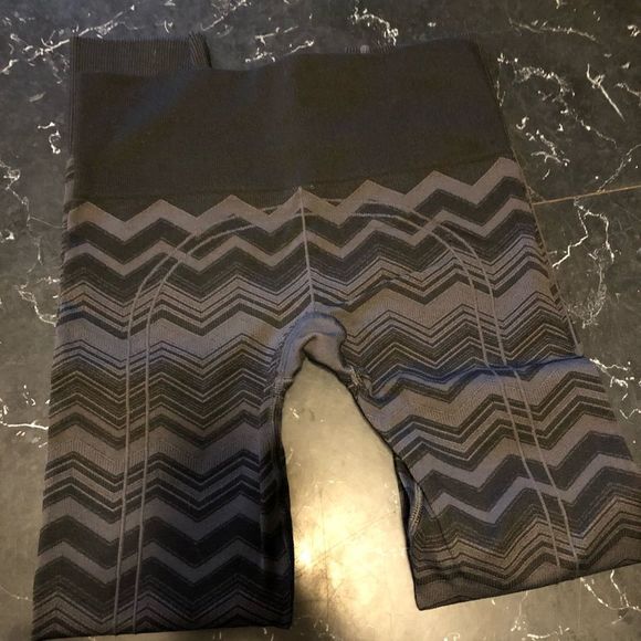 Lululemon size 4 - Picture 2 of 6